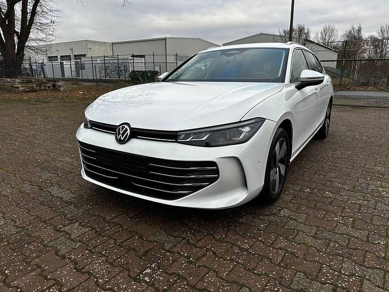 Weiß Gebraucht 2025 VW Passat Business Kombi | 31.900 € (Superpreis) - Bild 1/4