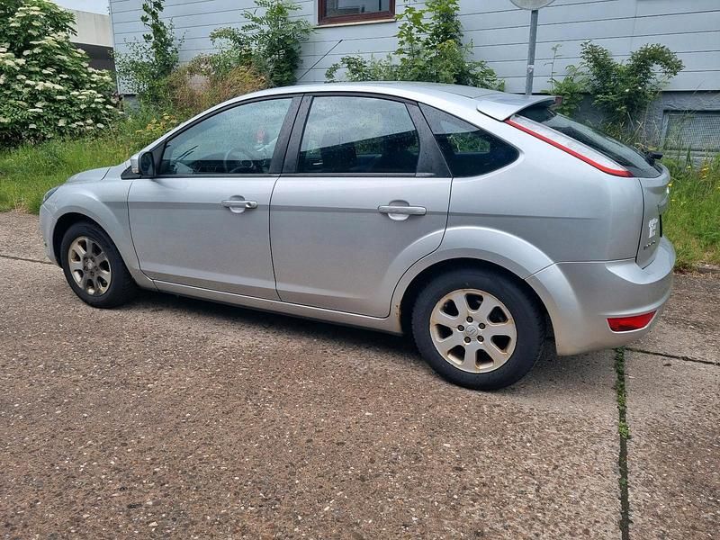 Silber Gebraucht 2009 Ford Focus Limousine | 2.800 € - Bild 1/4