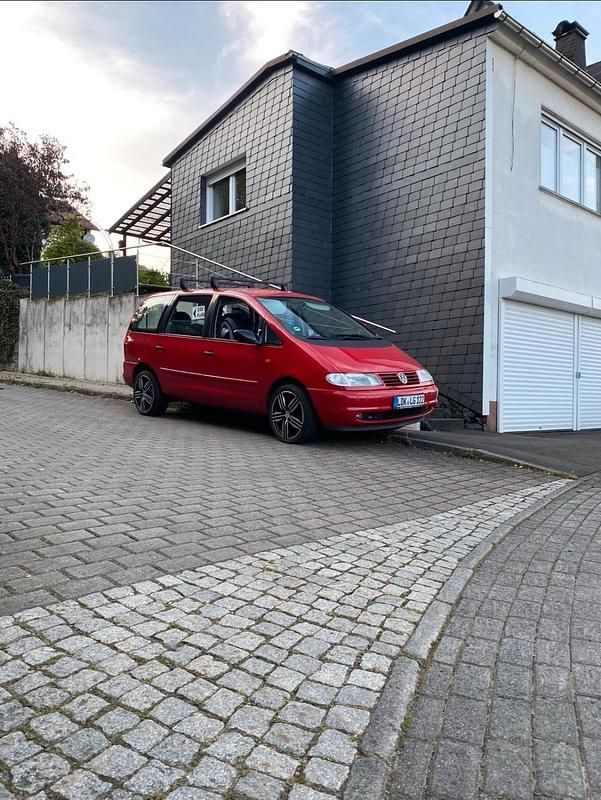 Rot Gebraucht 1996 VW Sharan Van / Kleinbus | 2.799 € - Bild 1/4