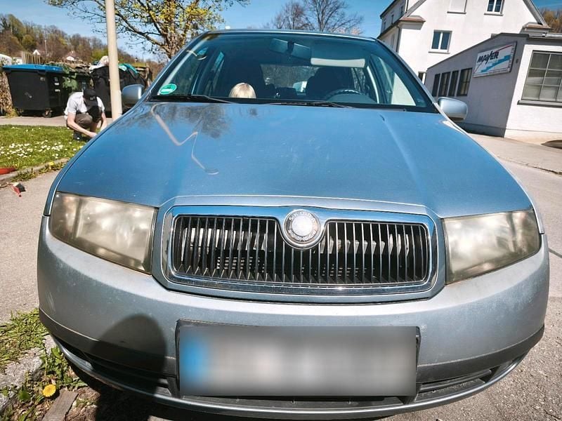Second-hand Skoda Fabia 64 CP (47 kW) 2004 Argintiu Berlinǎ