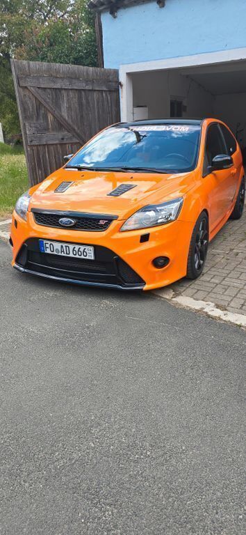 Orange Gebraucht 2010 Ford Focus ST Limousine | 13.990 € - Bild 1/4