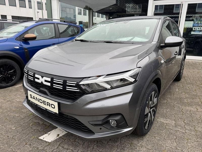 Grau Neu 2025 Dacia Sandero Expression Kleinwagen | 17.375 € (Fairer Preis) - Bild 1/4