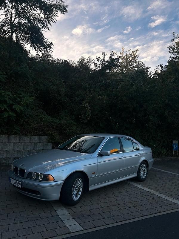 Silber Gebraucht 2003 BMW 525 Limousine | 3.900 € (Fairer Preis) - Bild 1/4