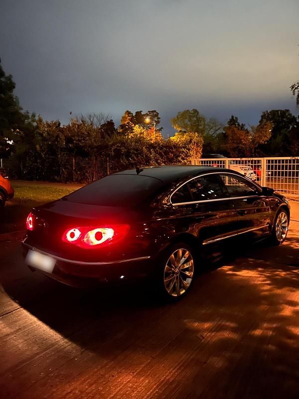 Gebraucht VW Passat 200 PS (147 kW) 2010 Schwarz Kleinwagen