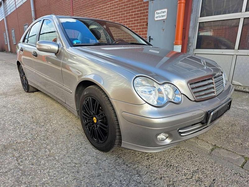 Grau Gebraucht 2005 Mercedes C200 Limousine | 3.600 € (Fairer Preis) - Bild 1/4