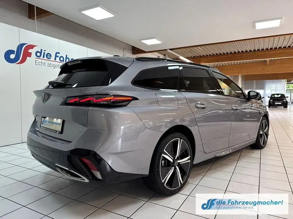 Neu Peugeot 308 SW GT 131 PS (96 kW) 2025 Grau Kombi