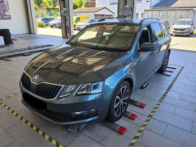Quarzgrau metallic Gebraucht 2019 Skoda Octavia Ambition Kombi | 18.830 € (Fairer Preis) - Bild 1/4