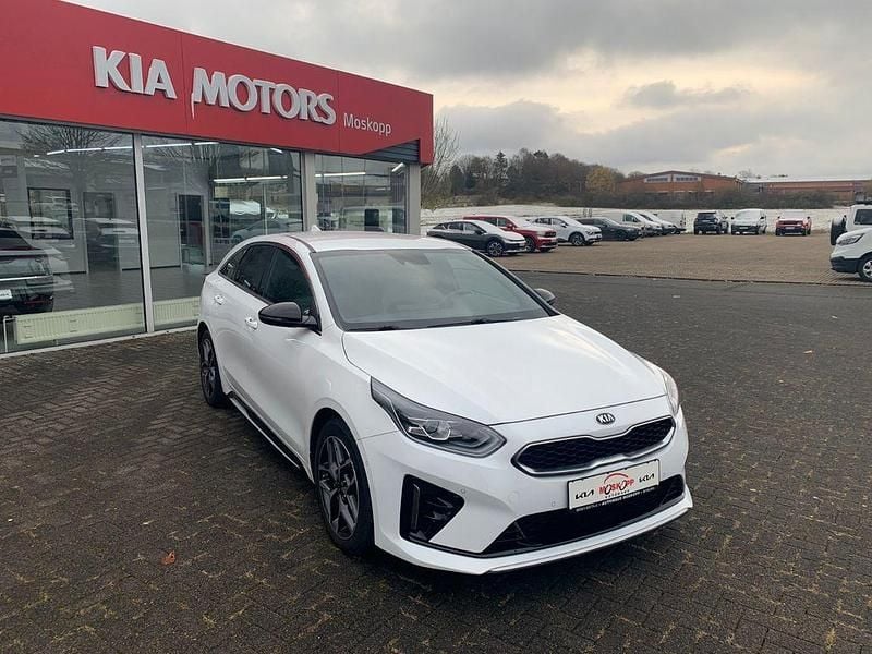 Weiß Gebraucht 2020 Kia ProCeed GT-Line Limousine | 18.970 € (Fairer Preis) - Bild 1/4