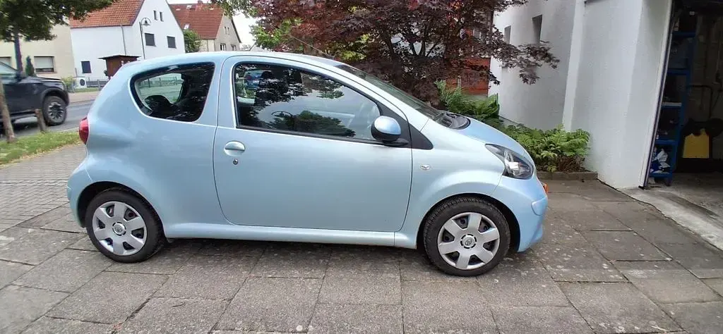 Gebraucht Toyota Aygo 68 PS (50 kW) 2006 Blau Kleinwagen