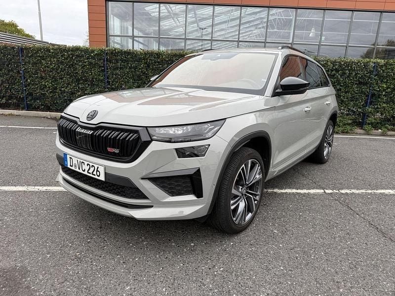 Grau Gebraucht 2022 Skoda Kodiaq RS SUV | 37.900 € (Guter Preis) - Bild 1/4
