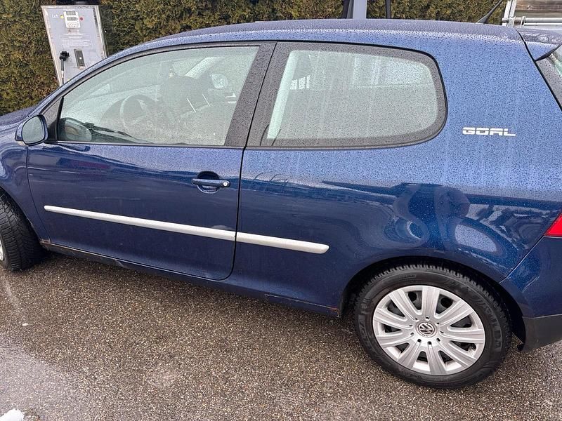 Blau Gebraucht 2006 VW Golf V Kleinwagen | 1.200 € (Superpreis) - Bild 1/4