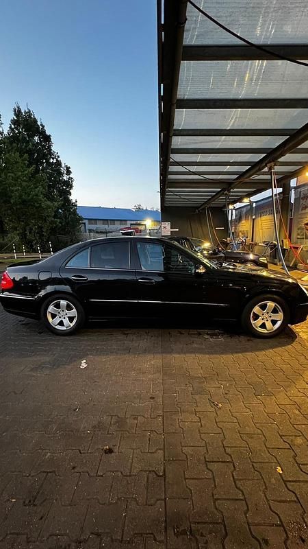 Gebraucht Mercedes E280 177 PS (130 kW) 2005 Schwarz Limousine