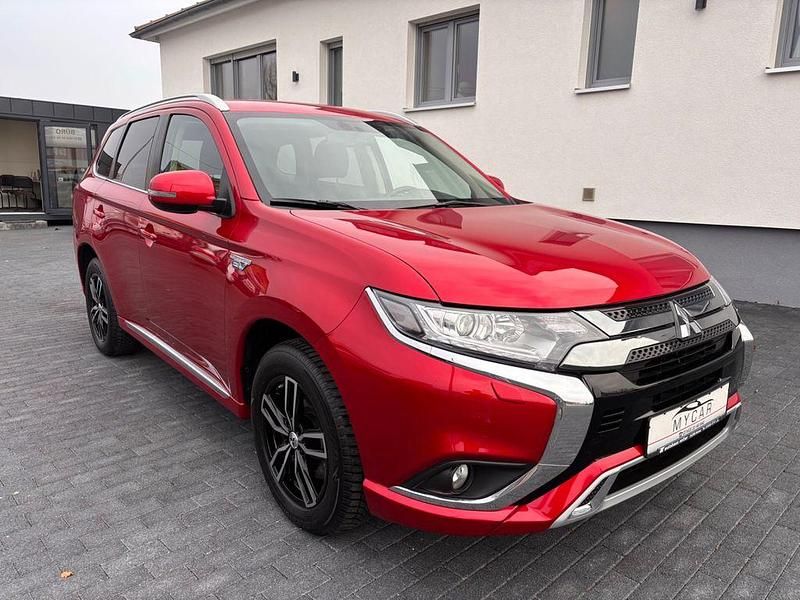 Gebraucht Mitsubishi Outlander P-HEV Spirit 224 PS (164 kW) 2021 Rot SUV