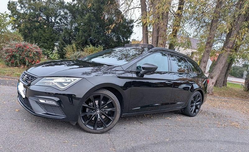 Schwarz Gebraucht 2020 Seat Leon FR Limousine | 15.900 € (Fairer Preis) - Bild 1/4