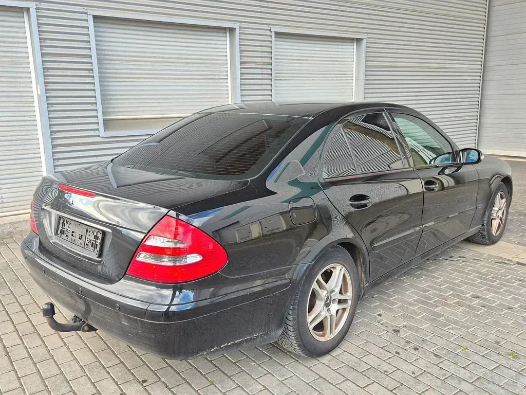 Gebraucht Mercedes E220 Classic 150 PS (110 kW) 2003 Schwarz Limousine