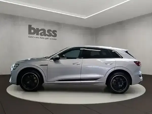 Gebraucht Audi e-tron Ambiente 230 kW (313 PS) 2022 Florettsilber metallic SUV