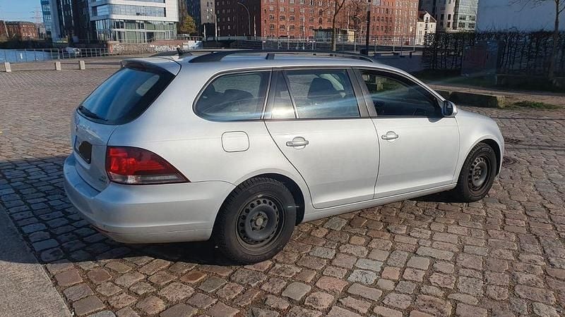 Gebraucht VW Golf VI 105 PS (77 kW) 2013 Silber Kleinwagen