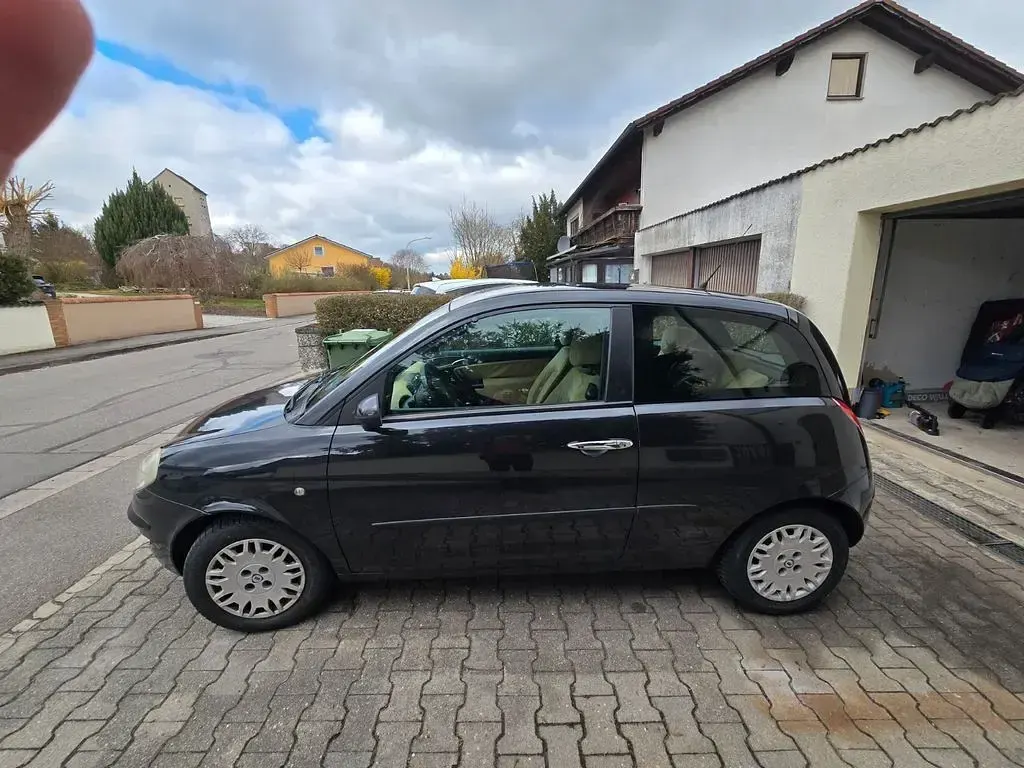 Second-hand Lancia Ypsilon 60 CP (44 kW) 2004 Negru Hatchback