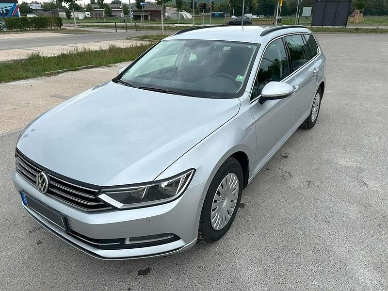 Reflexsilber Gebraucht 2017 VW Passat Comfortline Kombi | 10.300 € (Guter Preis) - Bild 1/4