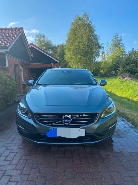 Grau Gebraucht 2017 Volvo V60 Linje Svart Kombi | 18.250 € (Teuer) - Bild 1/4