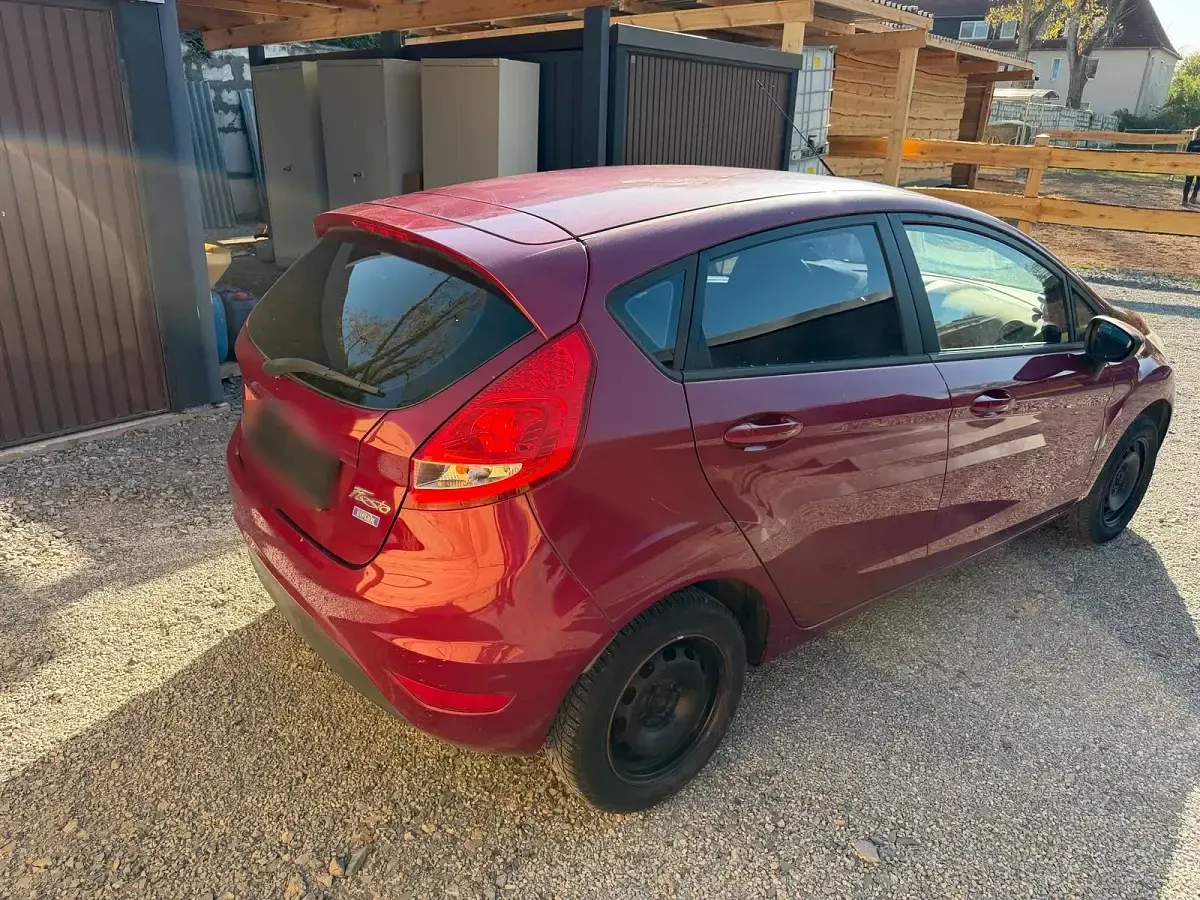 Gebraucht Ford Fiesta 60 PS (44 kW) 2010 Rot Kleinwagen