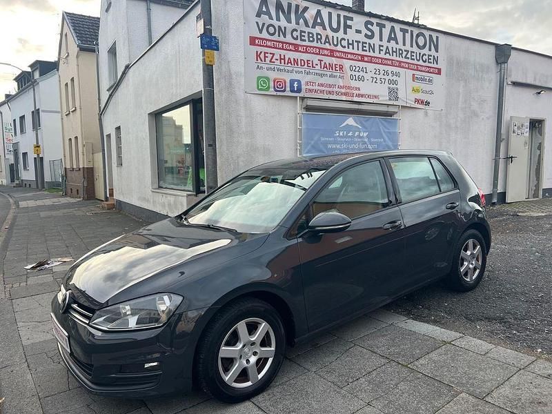 Grau Gebraucht 2014 VW Golf VII Comfortline Limousine | 7.290 € (Guter Preis) - Bild 1/4