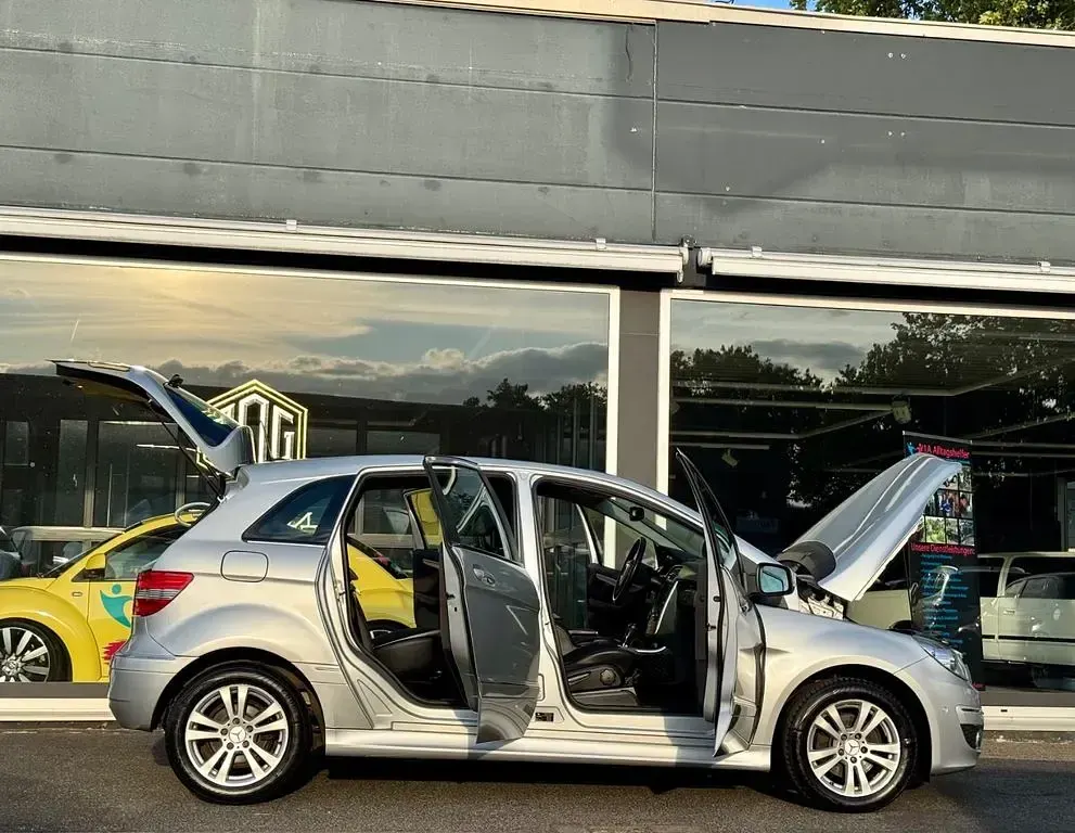 Gebraucht Mercedes B200 136 PS (100 kW) 2011 Silber Kleinwagen