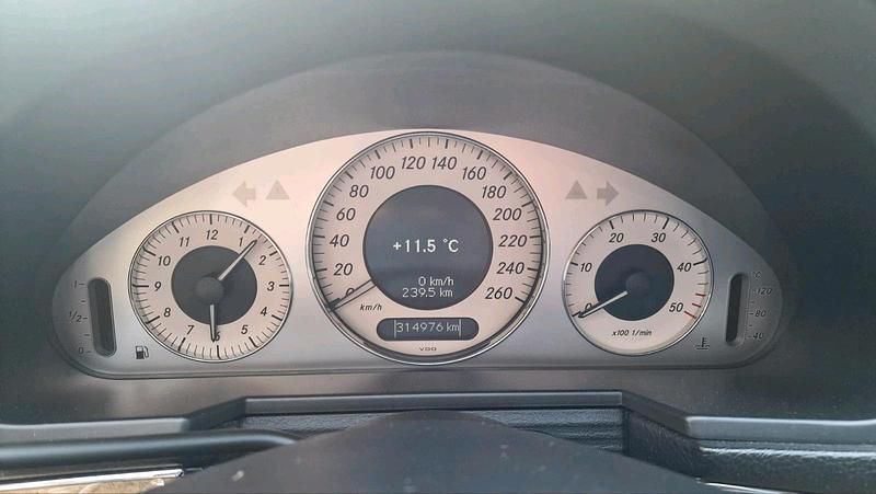 Gebraucht Mercedes E320 224 PS (164 kW) 2006 Schwarz Kombi