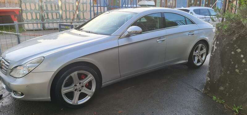 Silber Gebraucht 2005 Mercedes CLS500 Limousine | 6.500 € (Guter Preis) - Bild 1/4