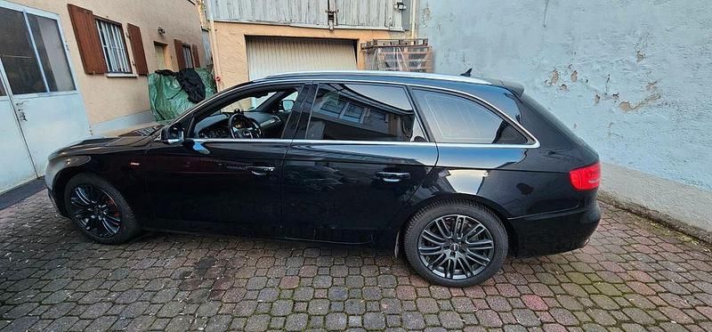 Używany Audi A4 S-Line 211 KM (155 kW) 2011 Czarny Sedan/Limuzyna