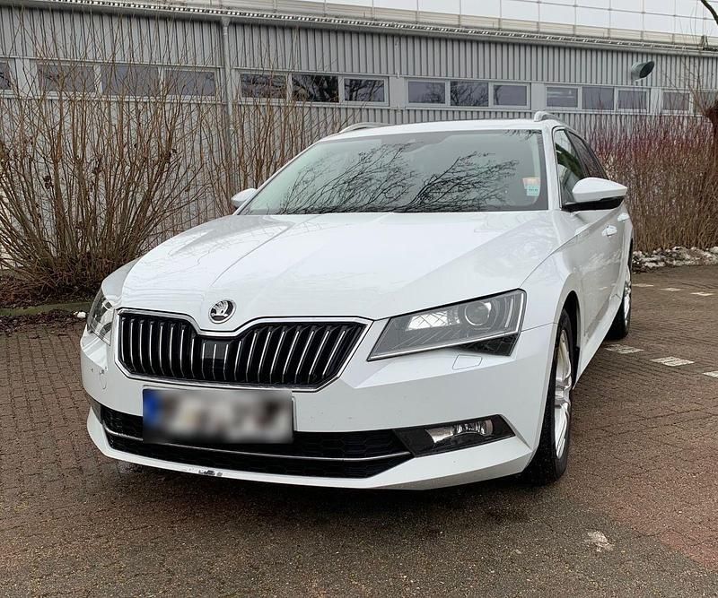 Gebraucht Skoda Superb Style 190 PS (139 kW) 2018 Weiß Kombi