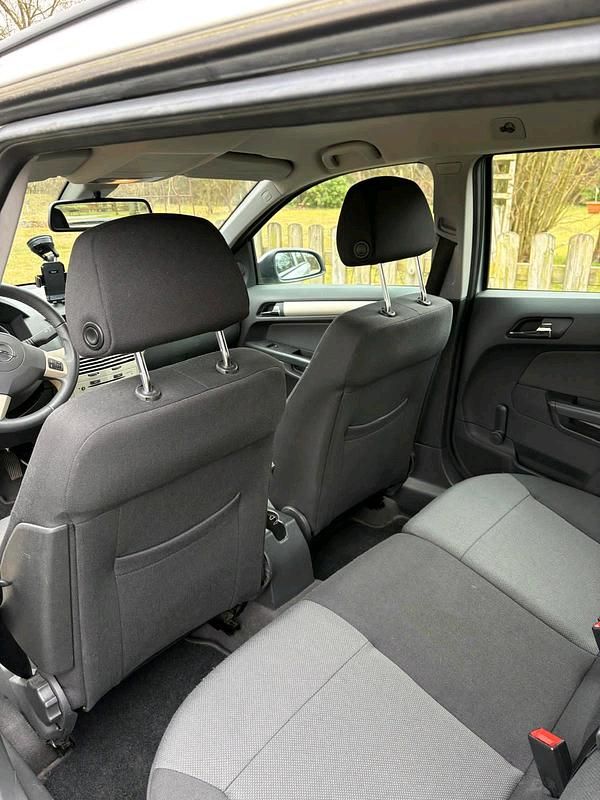 Gebraucht Opel Astra 105 PS (77 kW) 2007 Silber Kombi