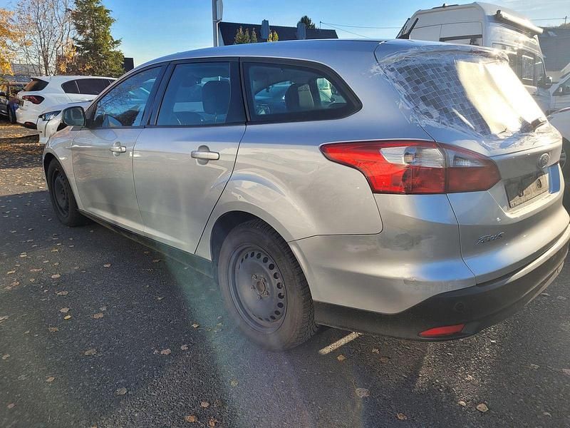 Gebraucht Ford Focus 95 PS (69 kW) 2011 Silber Kombi