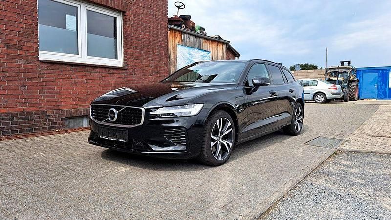 Schwarz Gebraucht 2020 Volvo V60 R-Design Kombi | 28.950 € (Fairer Preis) - Bild 1/4