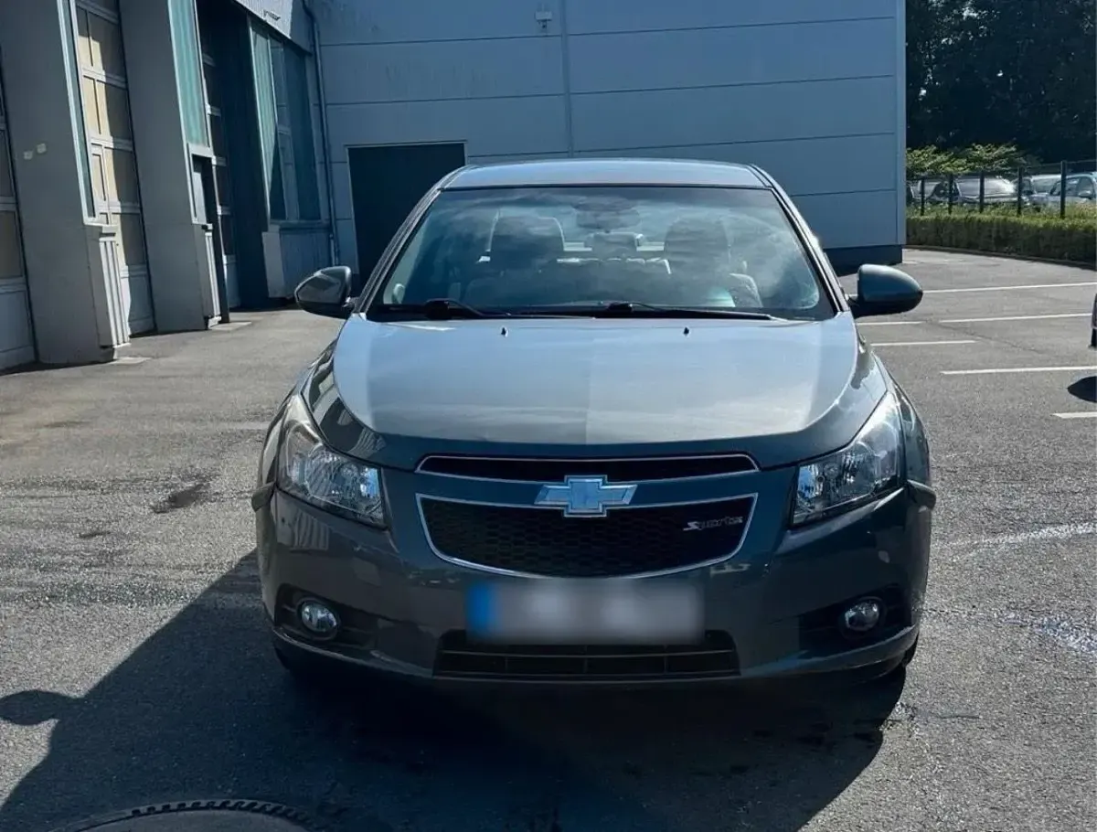 Gebraucht Chevrolet Cruze 113 PS (83 kW) 2010 Grau Limousine
