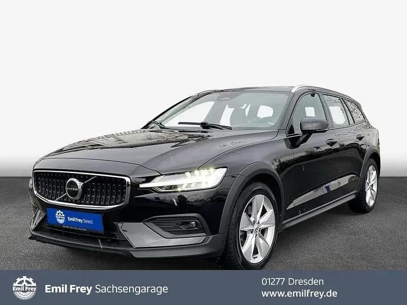 Onyx schwarzmetallic Gebraucht 2023 Volvo V60 CC Plus Kombi | 37.950 € (Guter Preis) - Bild 1/4
