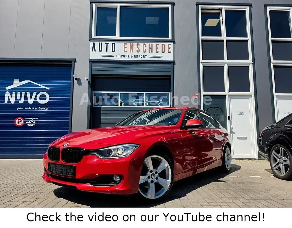 Gebraucht BMW 320 Sport Line 184 PS (135 kW) 2013 Rot Limousine