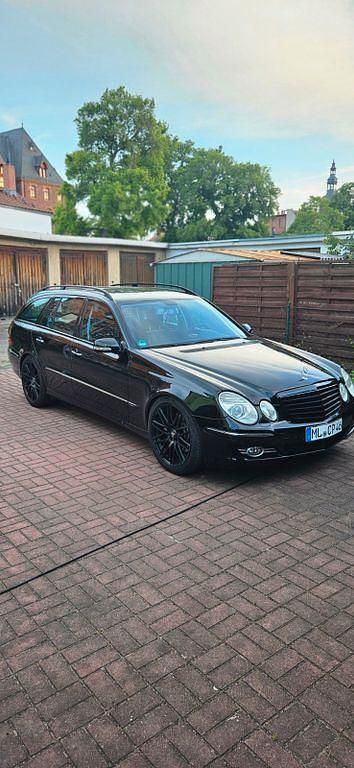 Schwarz Gebraucht 2006 Mercedes E350 Avantgarde Limousine | 8.000 € (Fairer Preis) - Bild 1/4
