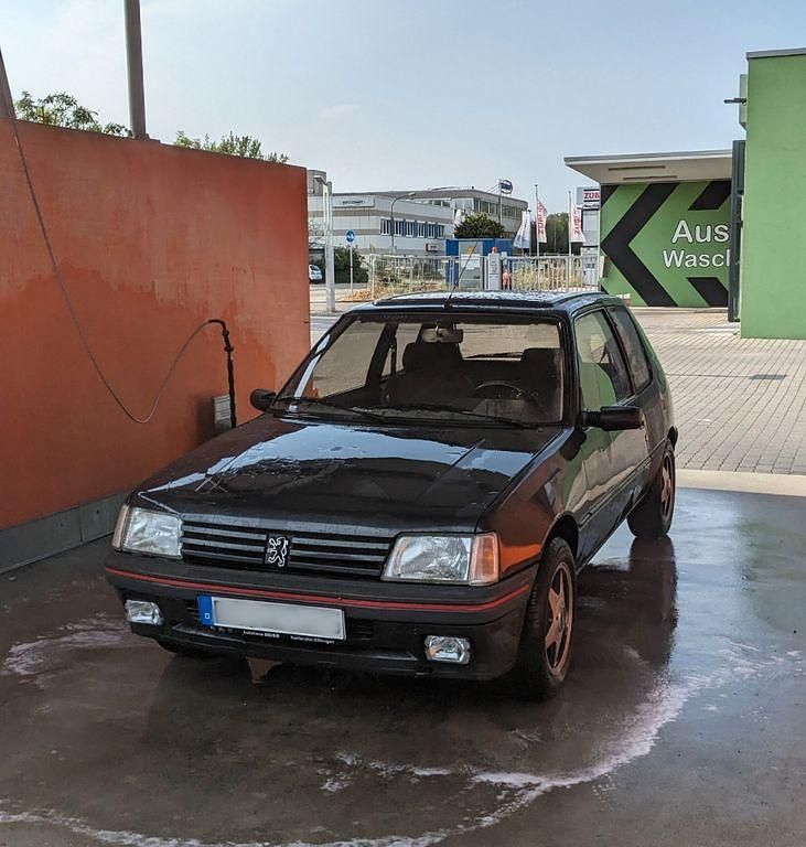 Grau Gebraucht 1991 Peugeot 205 Limousine | 6.150 € - Bild 1/4