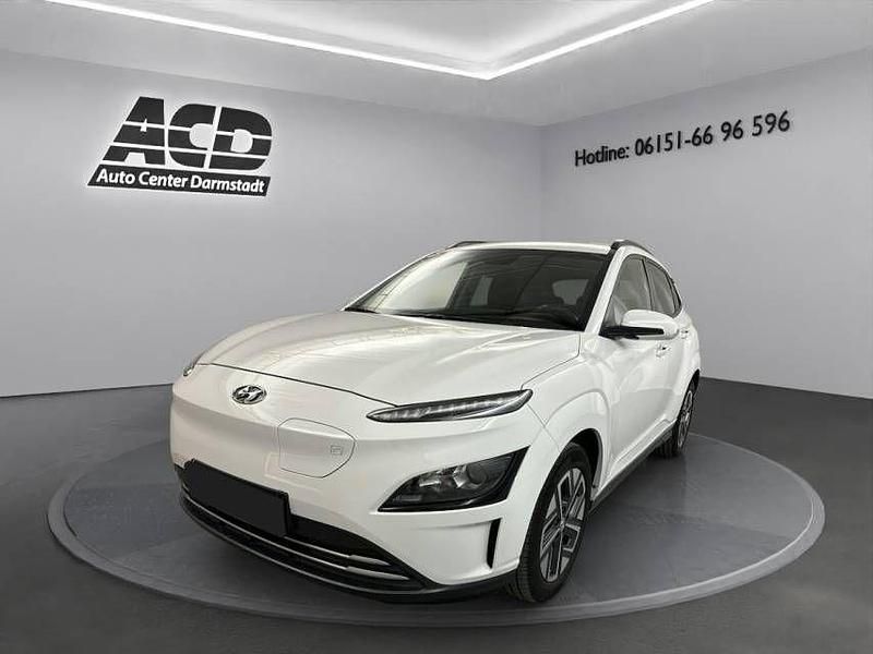 Weiß Gebraucht 2022 Hyundai Kona Edition 30+ SUV | 18.970 € (Fairer Preis) - Bild 1/4