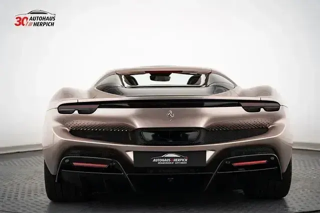 Gebraucht Ferrari 296 829 PS (609 kW) 2024 Bronzo seta Cabrio