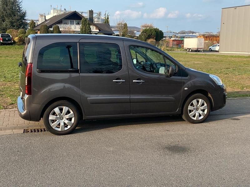 Braun Gebraucht 2017 Citroën Berlingo Van / Kleinbus | 14.500 € - Bild 1/4