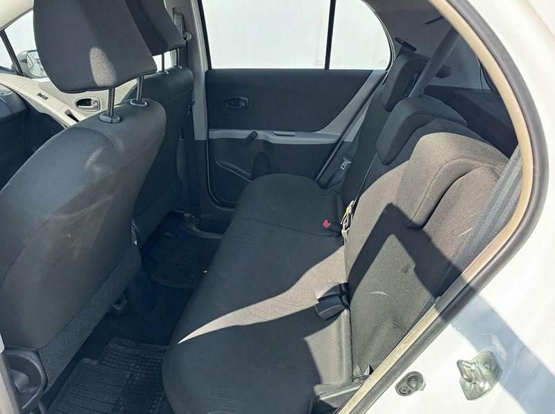 Gebraucht Toyota Yaris Basis 69 PS (50 kW) 2009 Weiß Kleinwagen