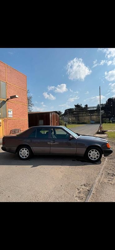 Second-hand Mercedes E250 94 CP (69 kW) 1991 Andere farben Berlinǎ