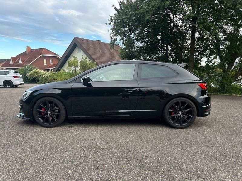 Schwarz Gebraucht 2017 Seat Leon SC FR Kleinwagen | 17.999 € - Bild 1/4