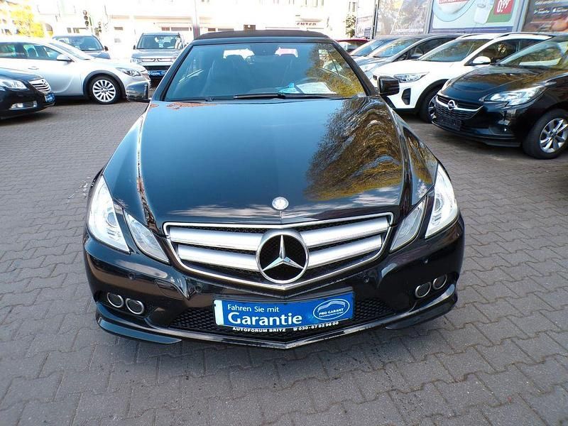 Second-hand Mercedes E200 184 CP (135 kW) 2011 Negru Cabrio