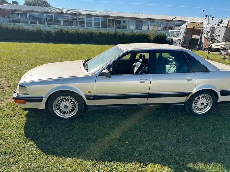 Weiß Gebraucht 1992 Audi V8 Limousine | 10.000 € - Bild 1/4
