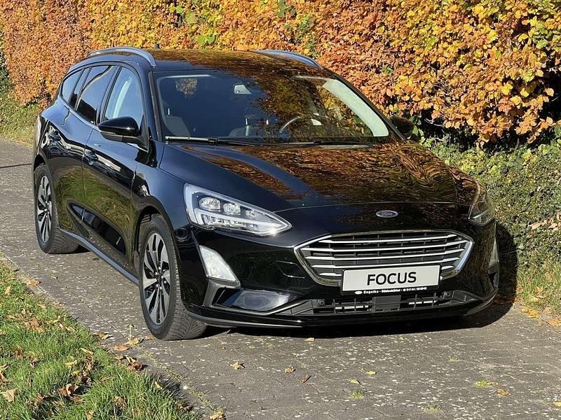 Gebraucht Ford Focus Cool & Connect 125 PS (91 kW) 2019 Schwarz Kombi