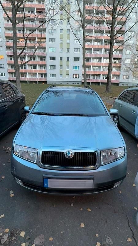 Grau Gebraucht 2001 Skoda Fabia Kombi | 1.000 € (Guter Preis) - Bild 1/4