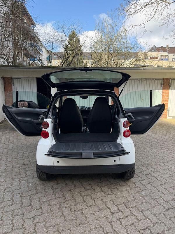 Gebraucht Smart ForTwo Coupé 61 PS (44 kW) 2010 Weiß Coupé